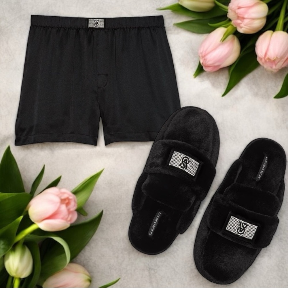 VICTORIA'S SECRET
Shine Patch Satin Boxer Shorts With Matching Slippers
